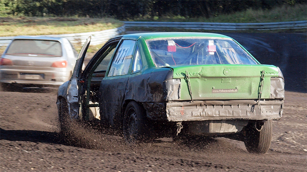 Jesper Madsen brugte en speciel teknik til down force gennem svingene i Klasse 1
(Foto: Kirketerp)